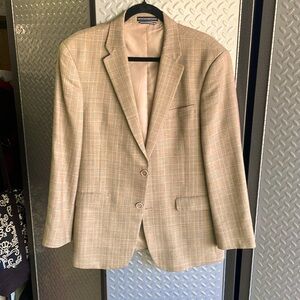 Beautiful plaid Tommy Hilfiger size 42 mens. Very stylish with black pants.